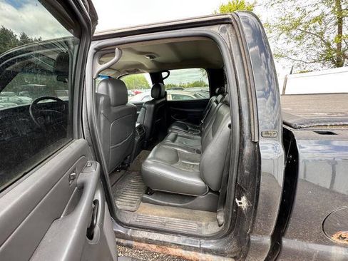Used 2004 Chevrolet Silverado 2500 LT AWD/4WD image 21