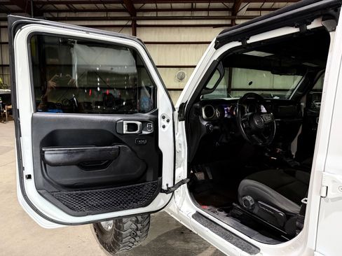 Used 2020 Jeep Gladiator Sport w/ Quick Order Package 24S AWD/4WD image 12