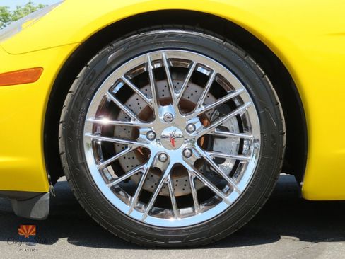 Used 2009 Chevrolet Corvette Coupe w/ Preferred Equipment Group RWD image 18