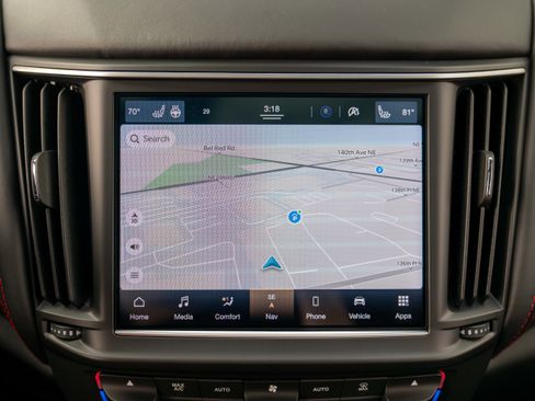 Used 2024 Maserati Levante GT Ultima image 23