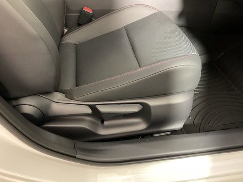 New 2025 Toyota Prius Plug-In Hybrid image 38