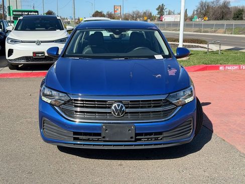 Used 2024 Volkswagen Jetta SE image 3