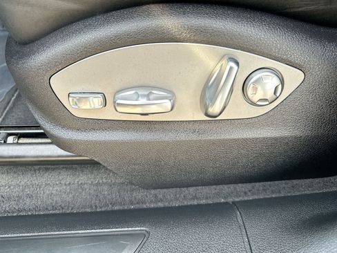 Used 2024 Porsche Macan AWD/4WD image 12
