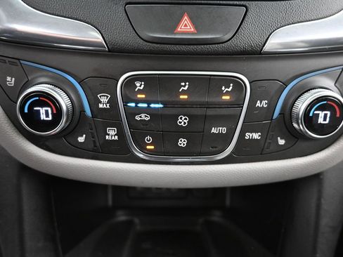 Used 2019 Chevrolet Equinox Premier image 18