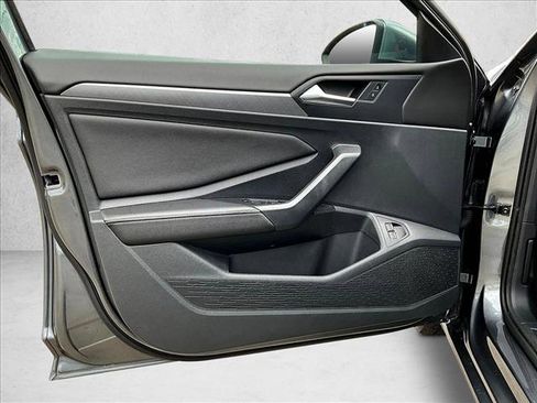 Used 2024 Volkswagen Jetta SE FWD image 18