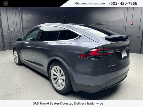 Used 2018 Tesla Model X 75D image 4