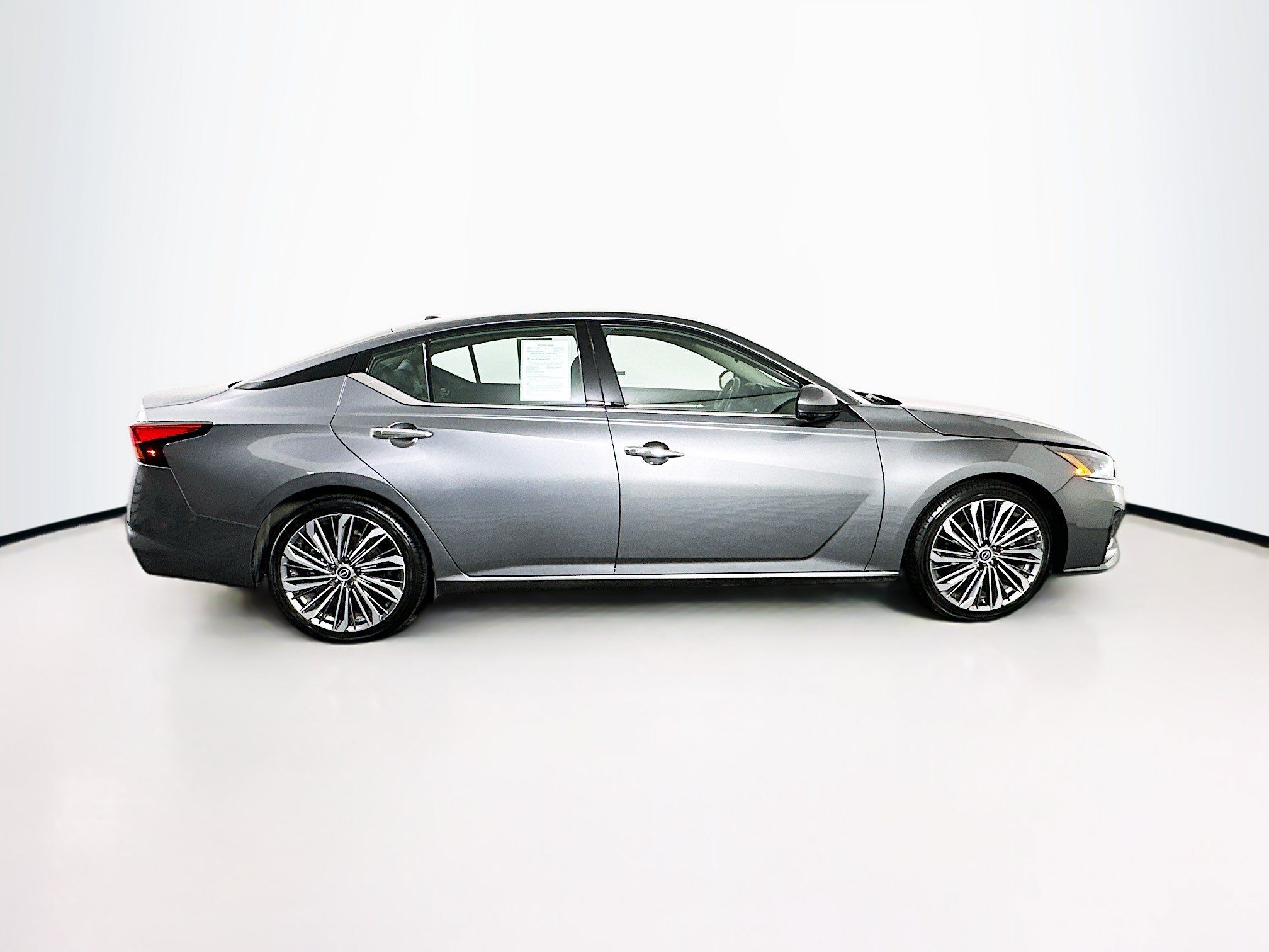 Used 2023 Nissan Altima 2.5 SL FWD image 10