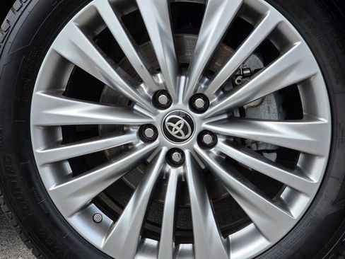 Used 2024 Toyota Highlander Platinum FWD image 23