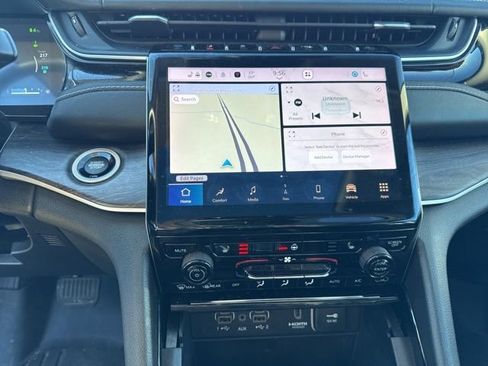 Used 2022 Jeep Grand Cherokee Limited 4xe image 35