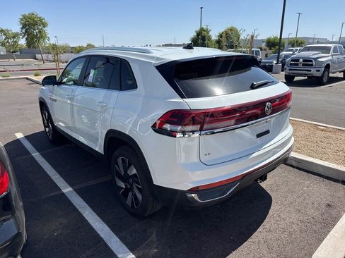 Used 2025 Volkswagen Atlas Cross Sport SE FWD image 4