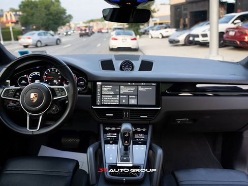 Used 2021 Porsche Cayenne Coupe image 14