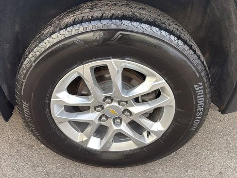 Used 2022 Chevrolet Traverse LS image 9