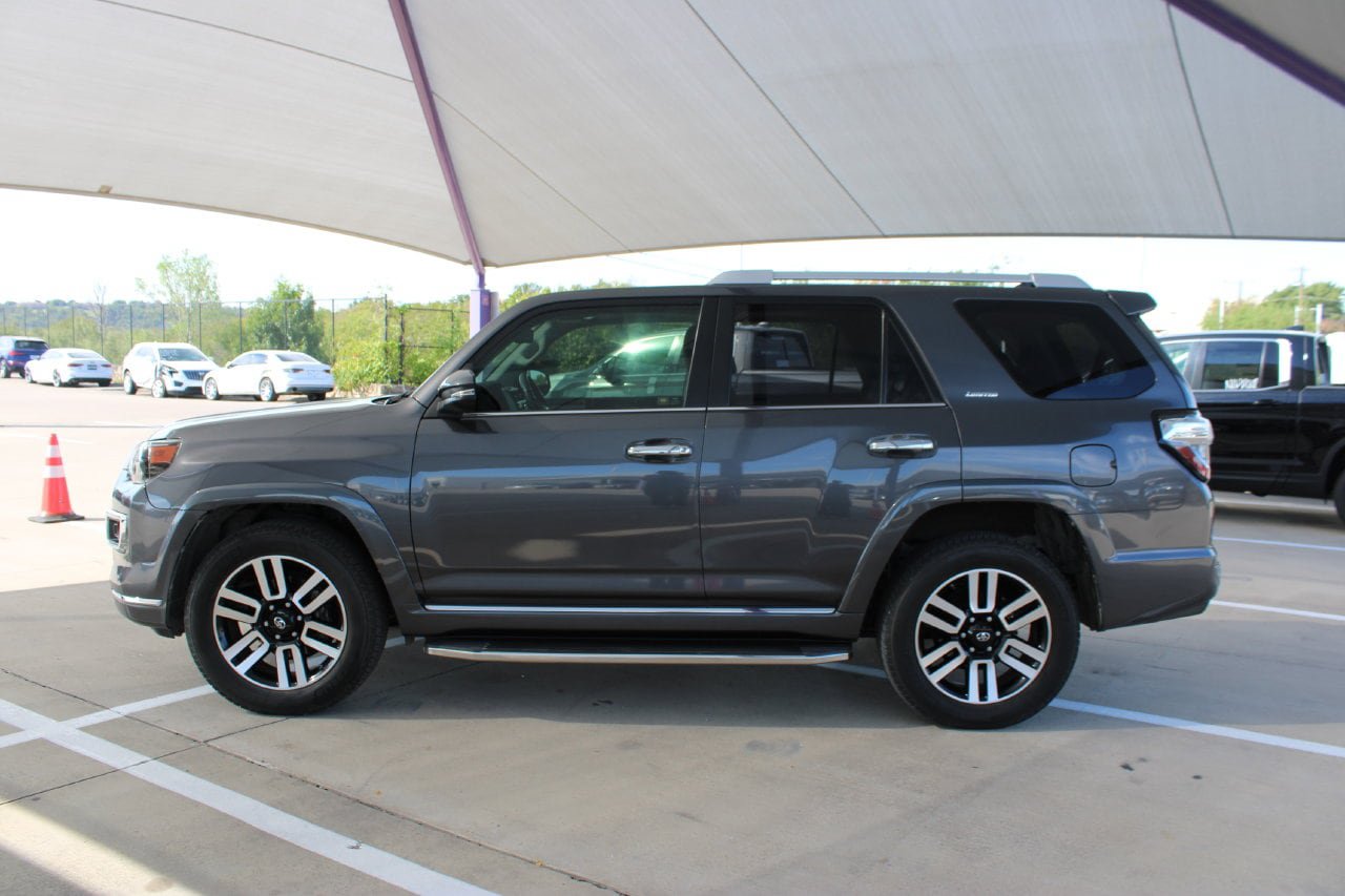 Used 2017 Toyota 4Runner Limited AWD/4WD image 2