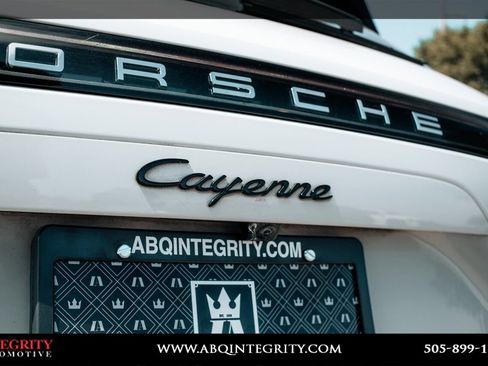 Used 2021 Porsche Cayenne AWD/4WD image 14