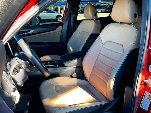 Used 2024 Volkswagen Atlas Cross Sport SEL R-Line image 8