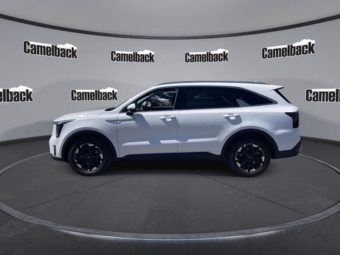 Certified 2025 Kia Sorento S image 4