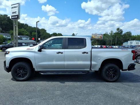 Used 2019 Chevrolet Silverado 1500 LT Trail Boss AWD/4WD image 2