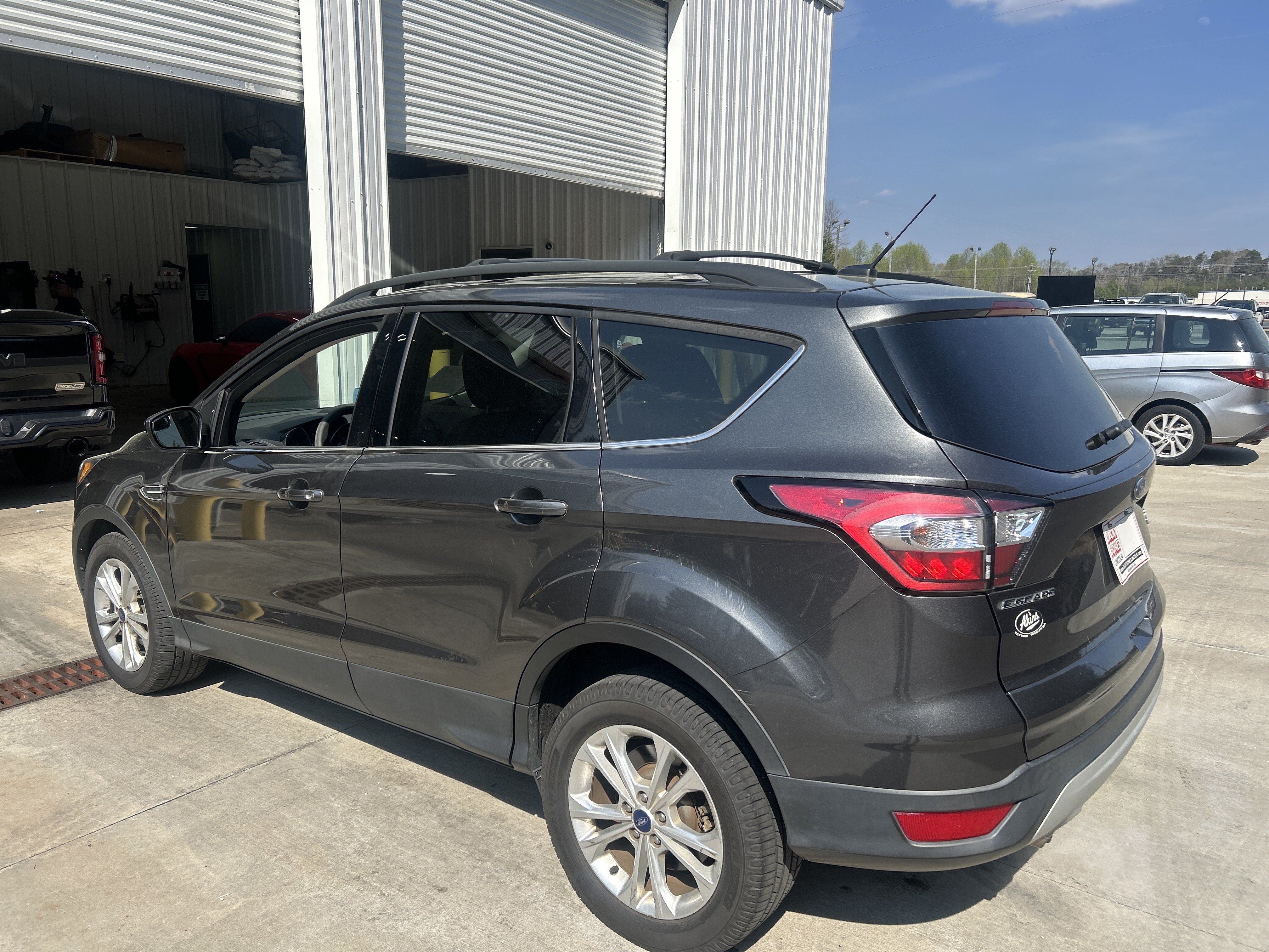 Used 2018 Ford Escape SE FWD image 4