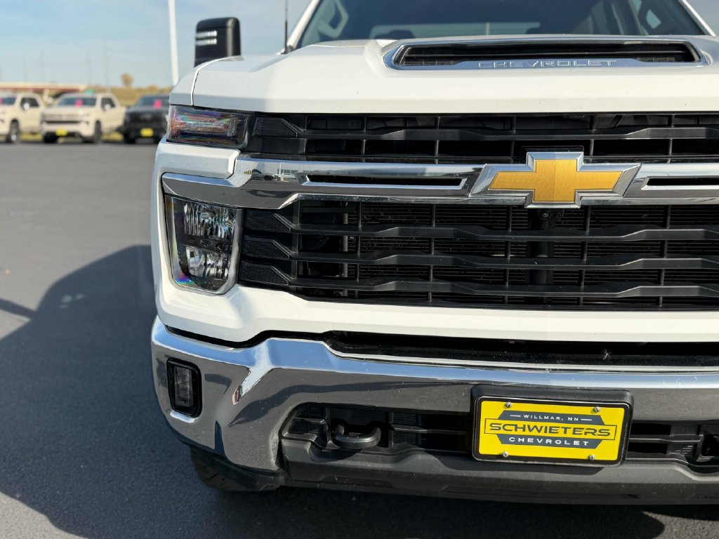 Used 2024 Chevrolet Silverado 3500 LT w/ Safety Package AWD/4WD image 4