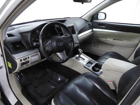Used 2010 Subaru Outback 3.6R Premium image 17