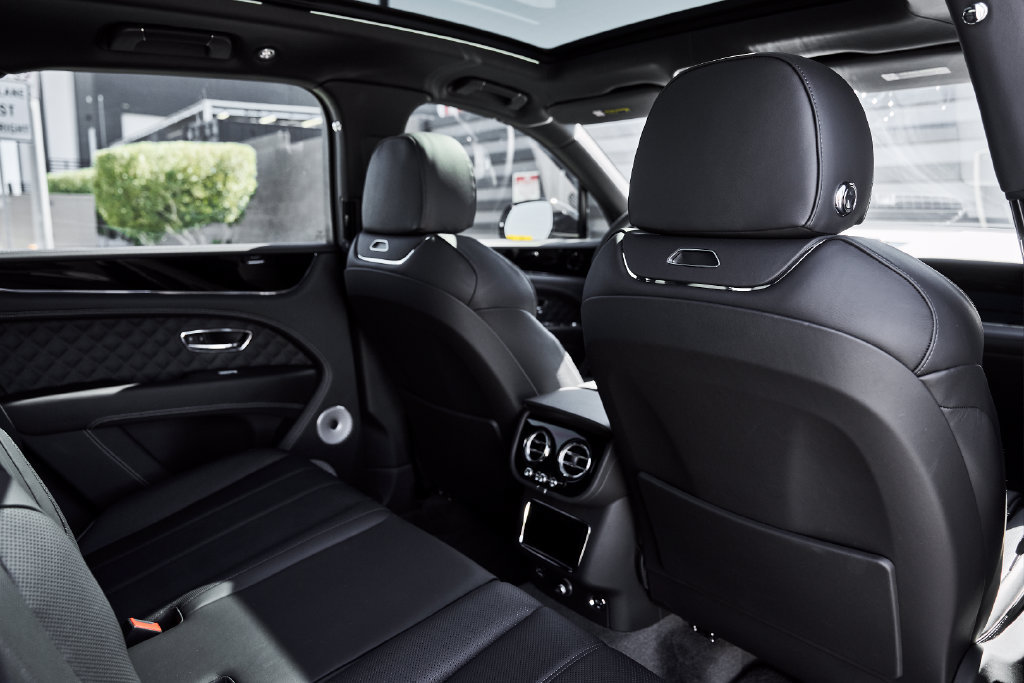 Used 2025 Bentley Bentayga AWD/4WD image 39