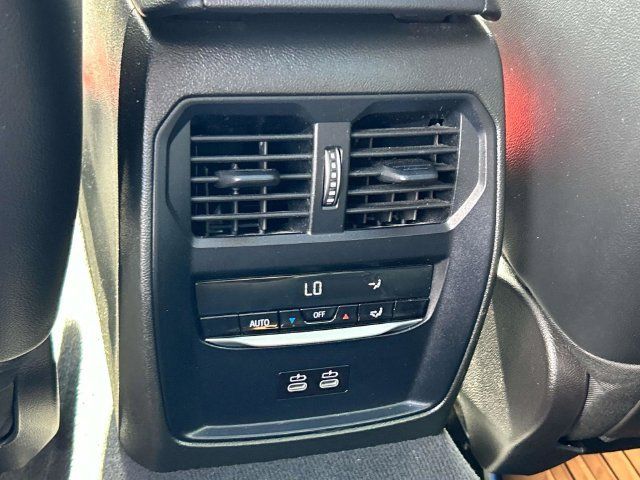 Used 2023 BMW 330e xDrive AWD/4WD image 17