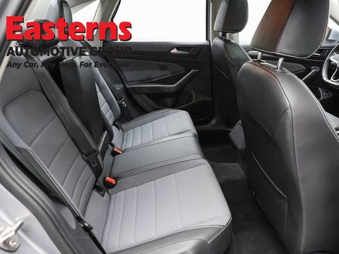 Used 2025 Volkswagen Jetta SE FWD image 22