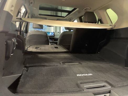 Used 2025 Nissan Rogue SL w/ Tech Package image 22