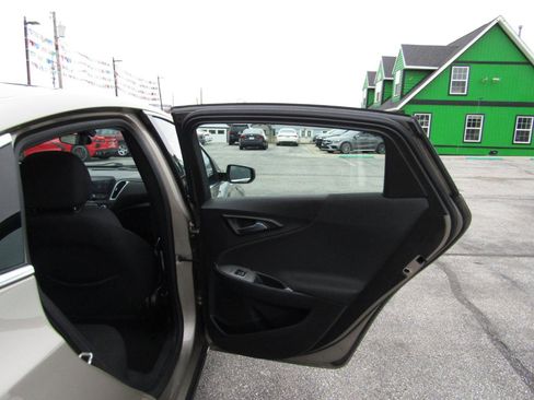 Used 2022 Chevrolet Malibu LT image 24