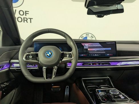 New 2026 BMW i7 xDrive60 w/ Premium Package AWD/4WD image 18