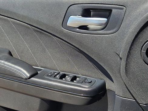 Used 2021 Dodge Charger SXT w/ Blacktop Package RWD image 11