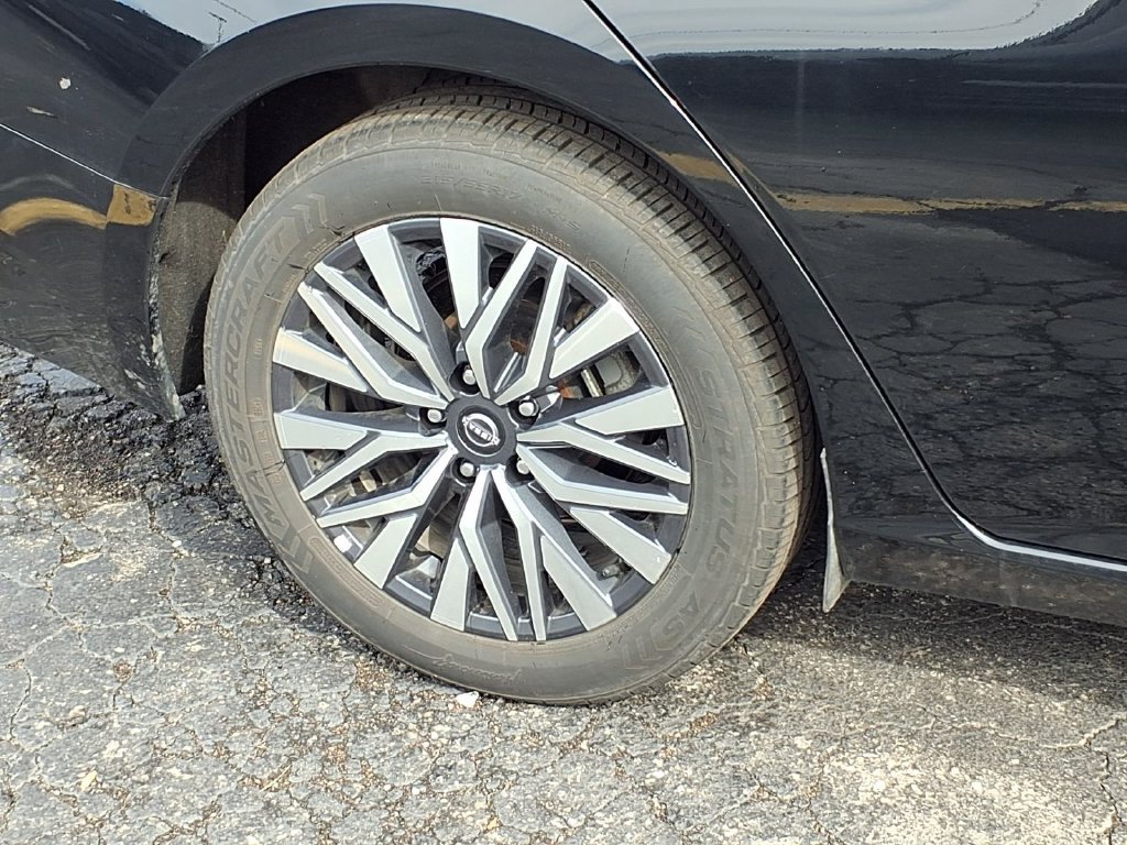 Used 2025 Nissan Altima 2.5 SV FWD image 26