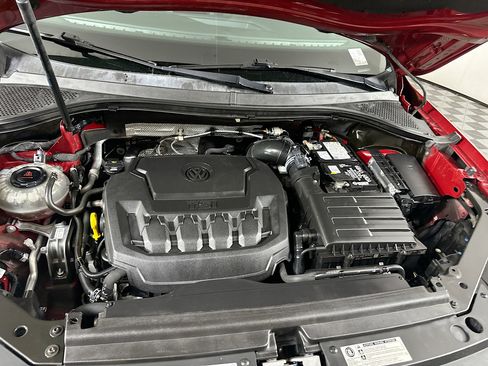 Used 2018 Volkswagen Tiguan SE image 32