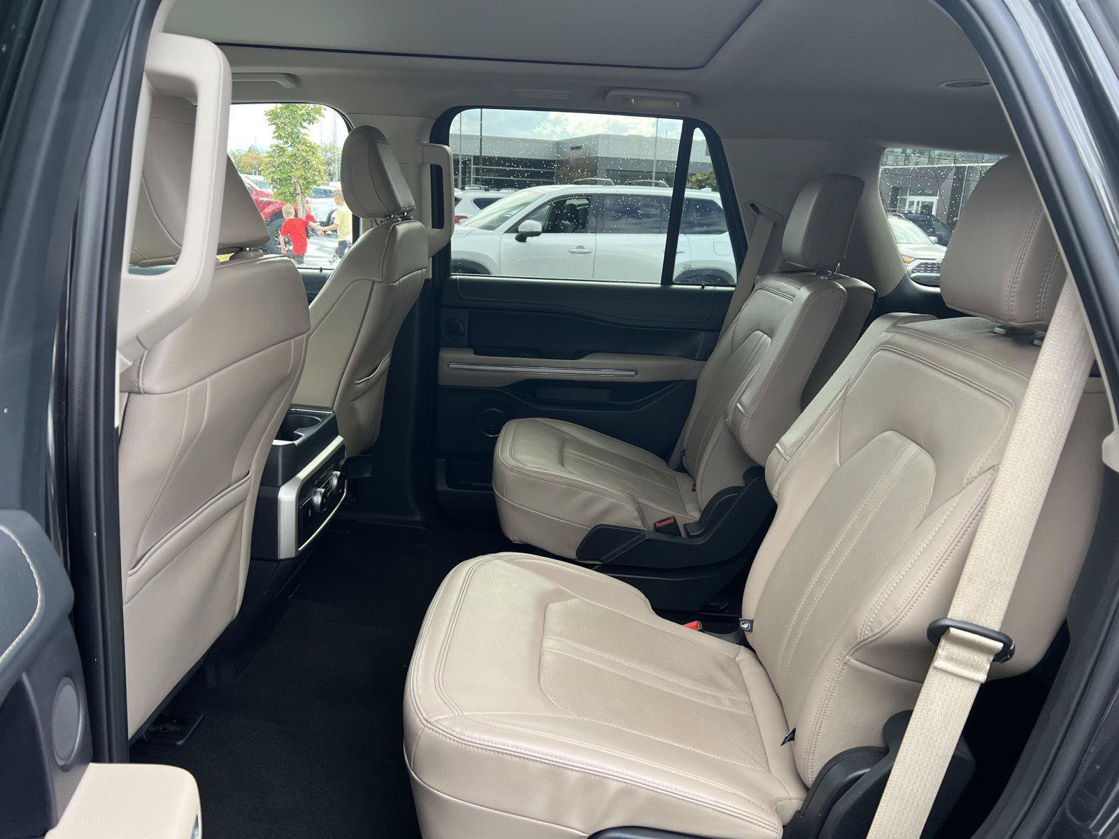 Used 2024 Ford Expedition Limited AWD/4WD image 24