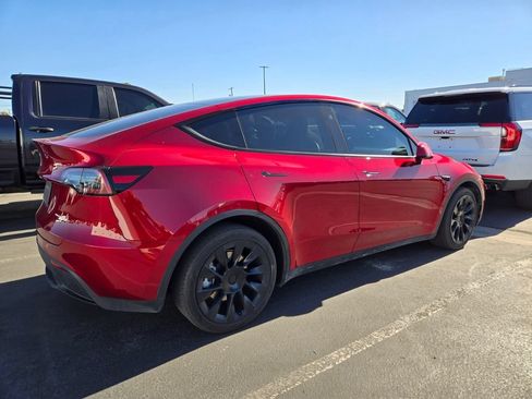 Used 2024 Tesla Model Y Long Range AWD/4WD image 2
