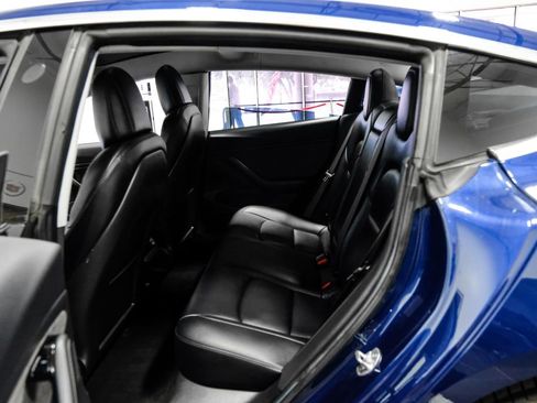 Used 2018 Tesla Model 3 Long Range image 31