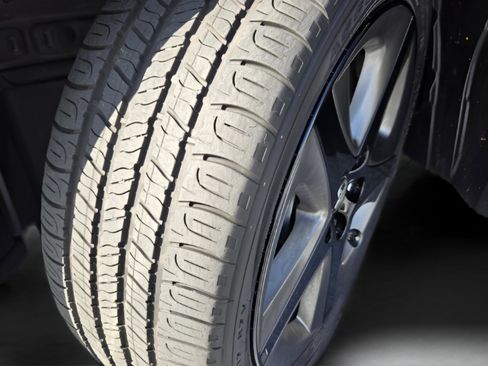 Used 2019 Toyota Prius XLE image 18