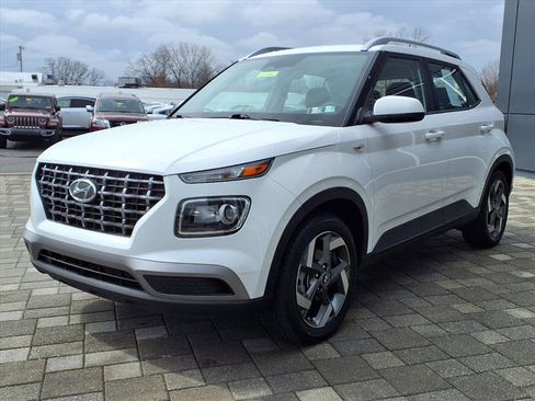 Used 2024 Hyundai Venue SEL image 8