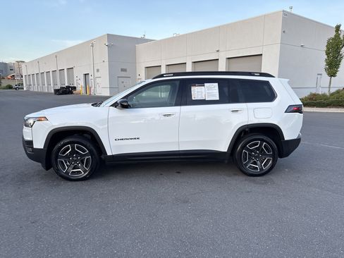 Used 2026 Jeep Cherokee Laredo AWD/4WD image 6