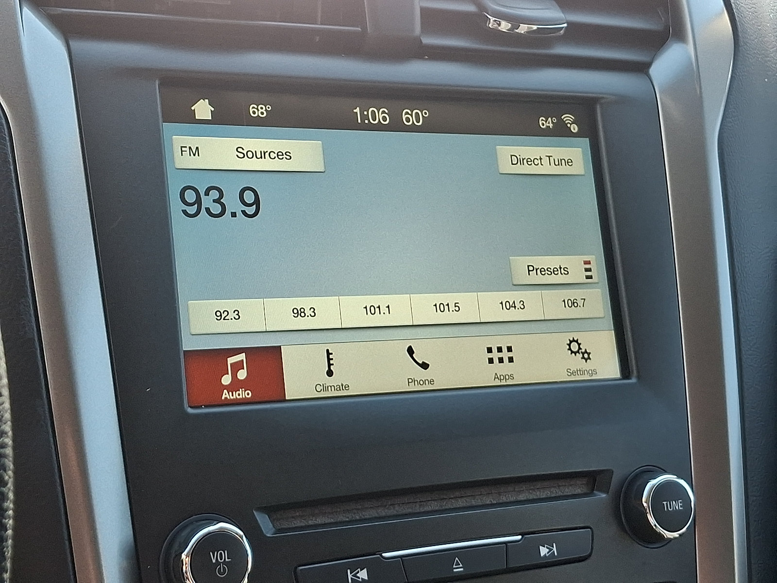 Used 2018 Ford Fusion SE w/ Fusion SE Technology Package FWD image 17