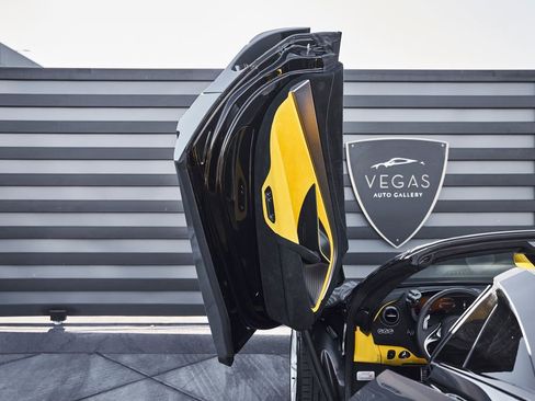 Used 2026 McLaren 750S Spider RWD image 34