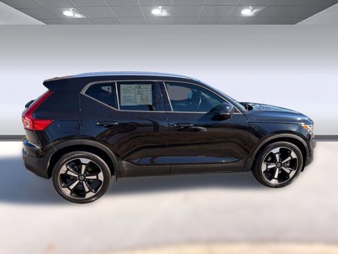 Used 2019 Volvo XC40 T5 Momentum image 8