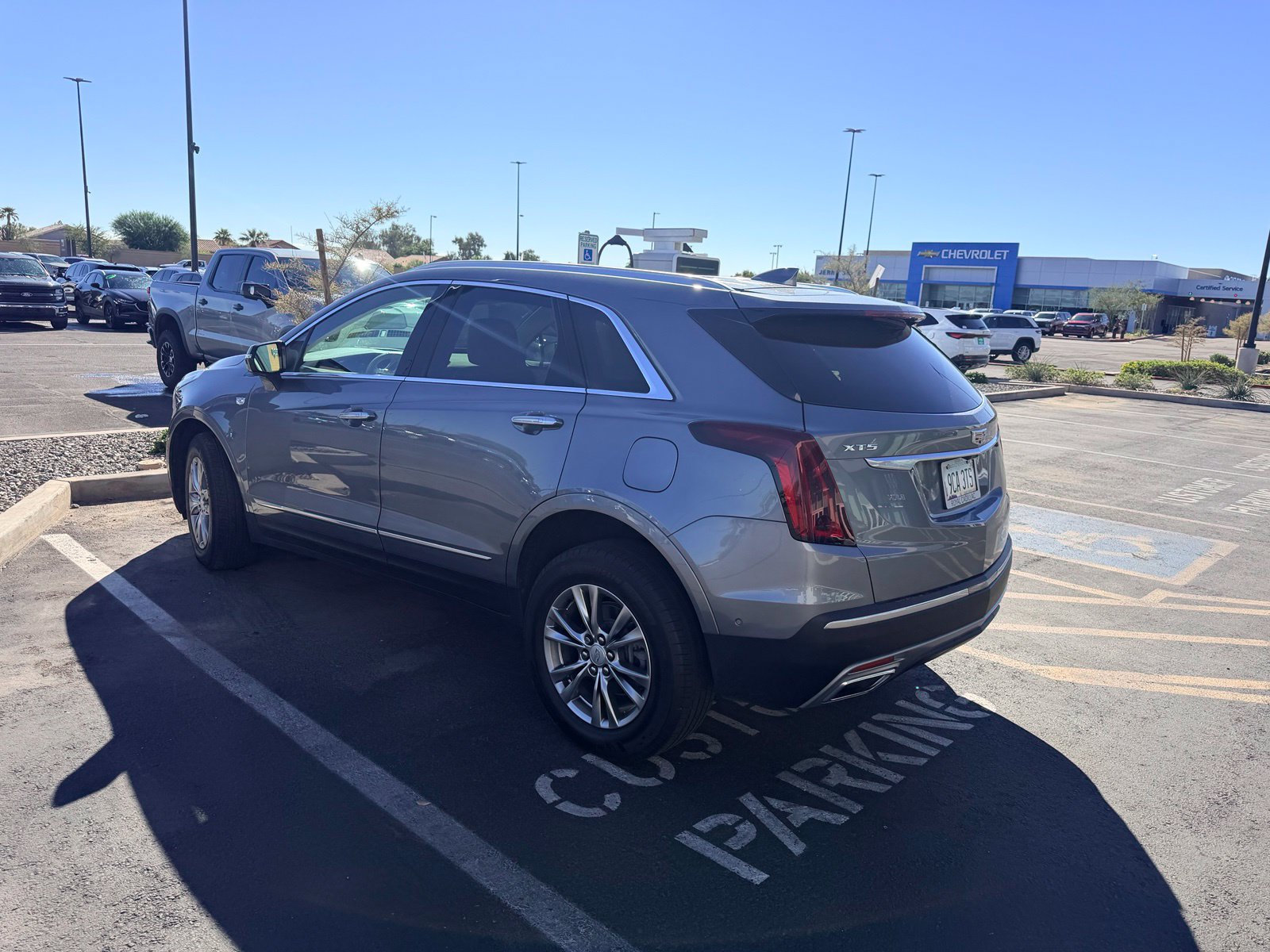 Used 2022 Cadillac XT5 Premium Luxury w/ Technology Package FWD image 2