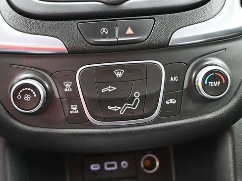 Used 2022 Chevrolet Equinox LT FWD image 19