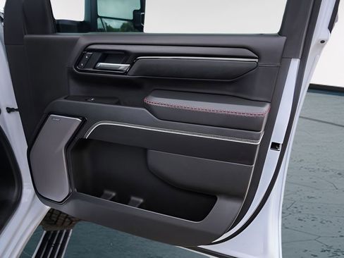 Used 2025 GMC Sierra 2500 AT4X image 31