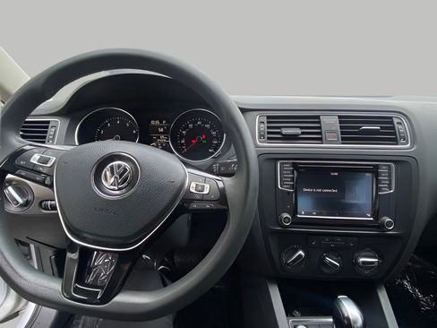 Used 2016 Volkswagen Jetta SE FWD image 6