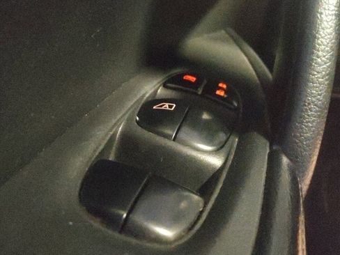 Used 2016 Nissan Rogue S FWD image 27