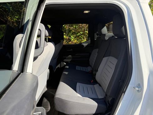 Used 2024 Toyota Tacoma TRD Off-Road image 15