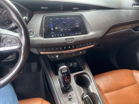 Used 2020 Cadillac XT4 Premium Luxury FWD image 11