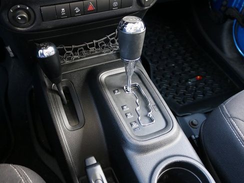 Used 2016 Jeep Wrangler Unlimited Rubicon w/ Connectivity Group image 22